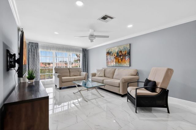 5675 Queen Palm Ct E, Delray Beach, FL 33484