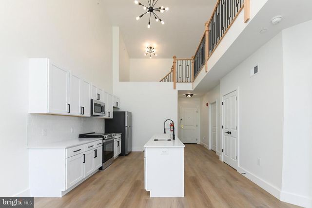 100 AURA RD #214, Clayton, NJ 08312