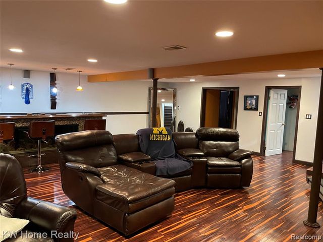 15838 Harden Circle, Southfield, MI 48075