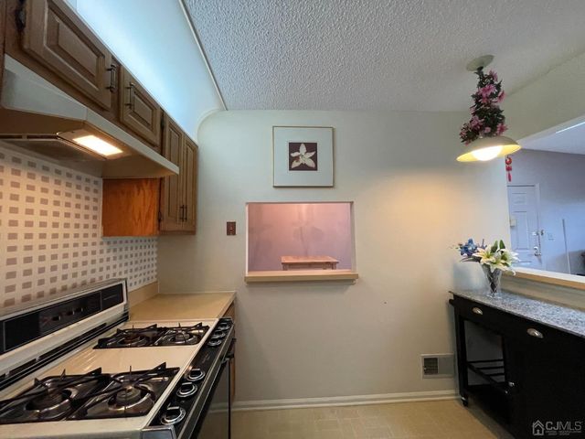 306 Hampshire Court, Piscataway, NJ 08854