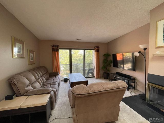306 Hampshire Court, Piscataway, NJ 08854