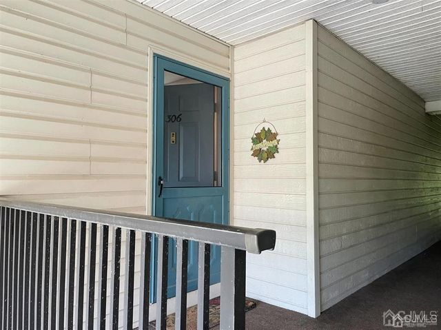 306 Hampshire Court, Piscataway, NJ 08854