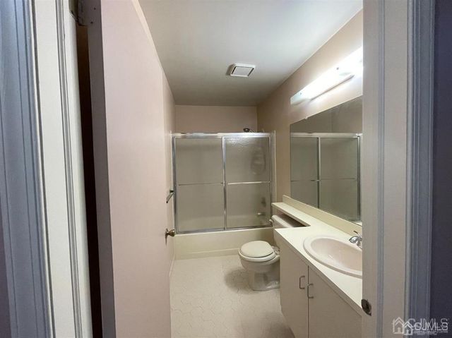 306 Hampshire Court, Piscataway, NJ 08854