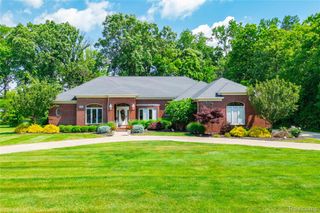 8454 Grays Drive, Grosse Ile Township, MI 48138