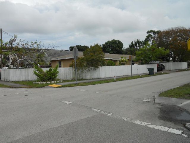 3290 NE 10th Avenue, Oakland Park, FL 33334