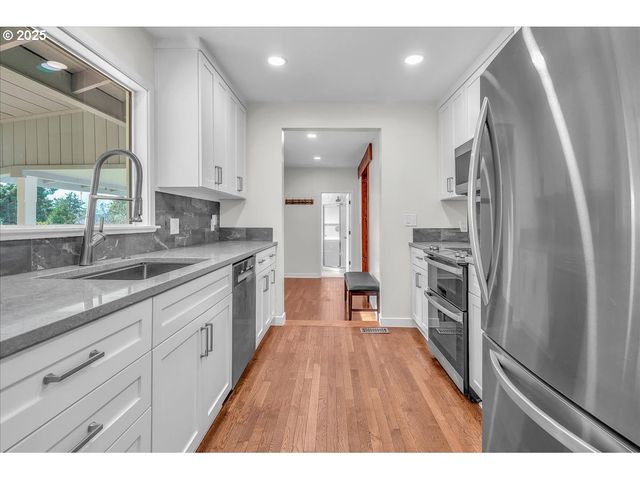 19448 Sw SCHOLLS FERRY Rd, Beaverton, OR 97007