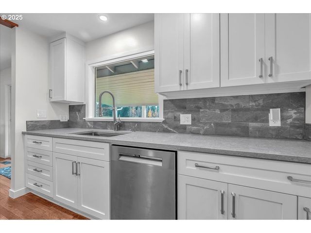 19448 Sw SCHOLLS FERRY Rd, Beaverton, OR 97007