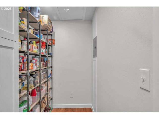 19448 Sw SCHOLLS FERRY Rd, Beaverton, OR 97007