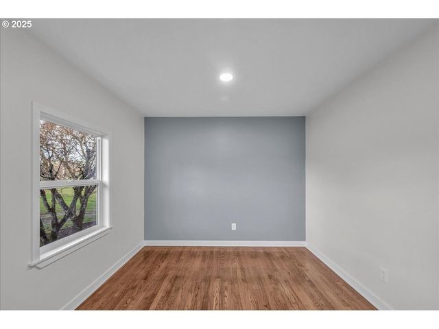 19448 Sw SCHOLLS FERRY Rd, Beaverton, OR 97007