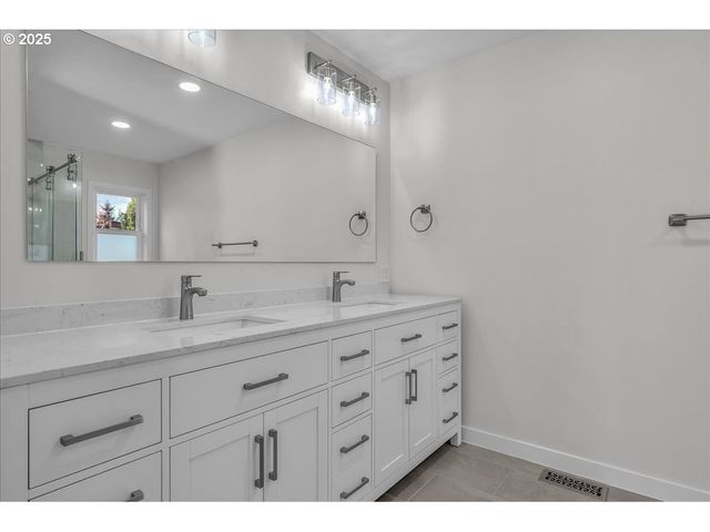 19448 Sw SCHOLLS FERRY Rd, Beaverton, OR 97007