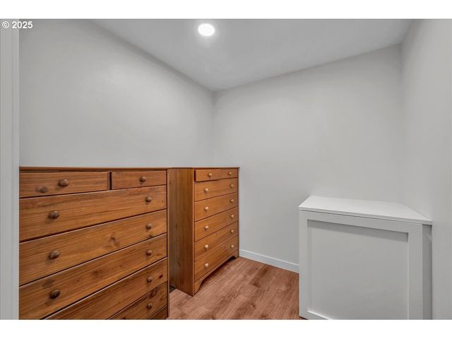 19448 Sw SCHOLLS FERRY Rd, Beaverton, OR 97007