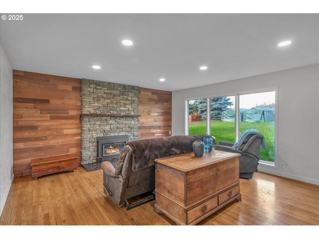 19448 Sw SCHOLLS FERRY Rd, Beaverton, OR 97007