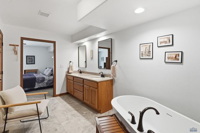 3900 PARK DR, Rapid City, SD 57702