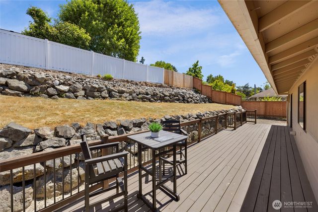 8851 48th Place W, Mukilteo, WA 98275