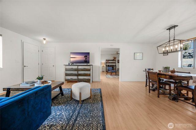 8851 48th Place W, Mukilteo, WA 98275