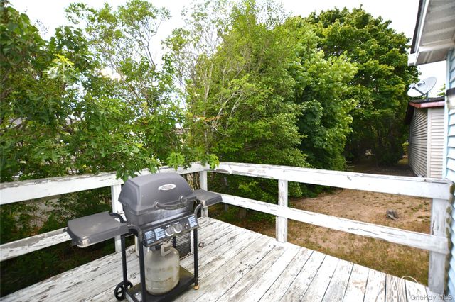 36 Village Circle E, Manorville, NY 11949
