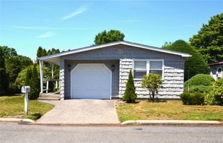 36 Village Circle E, Manorville, NY 11949