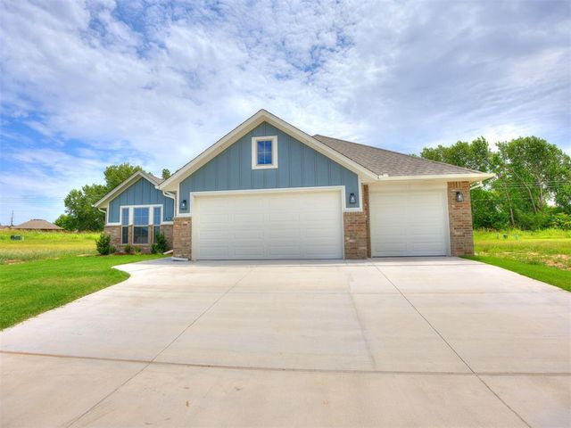 7608 Three Woods Lane, Yukon, OK 73099