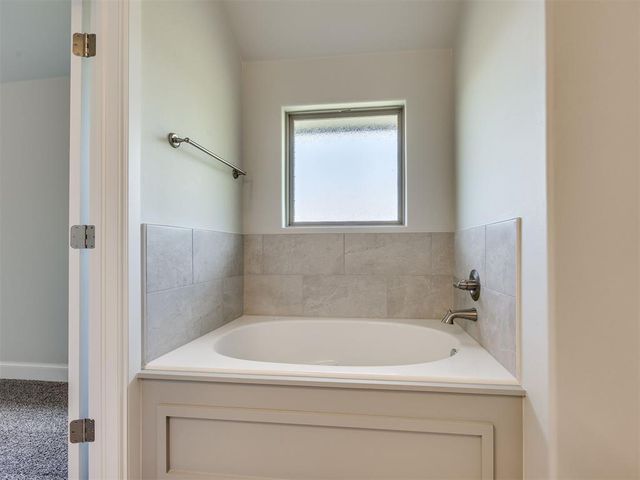 7608 Three Woods Lane, Yukon, OK 73099