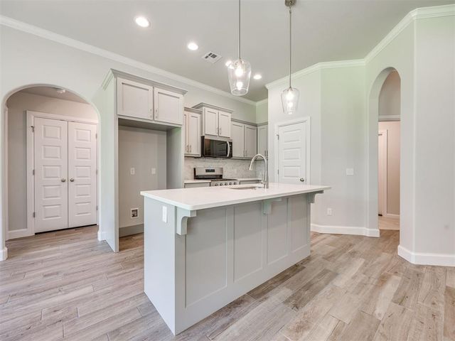 7608 Three Woods Lane, Yukon, OK 73099