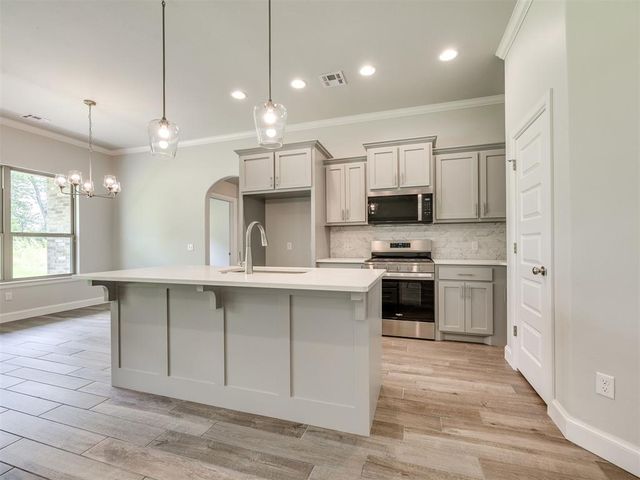 7608 Three Woods Lane, Yukon, OK 73099