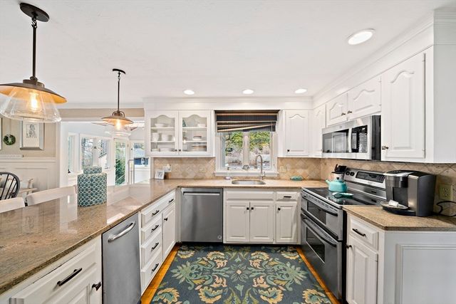 66 Simmons Dr, Duxbury, MA 02332