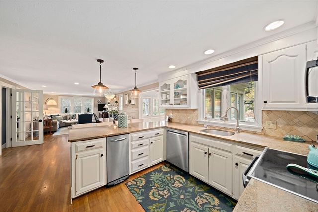 66 Simmons Dr, Duxbury, MA 02332