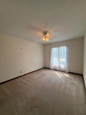 4006 S Kentwood Avenue, Springfield, MO 65804