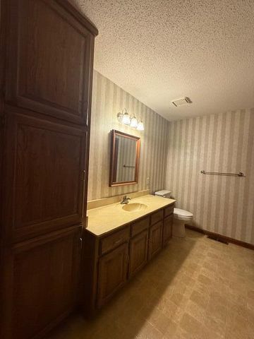 4006 S Kentwood Avenue, Springfield, MO 65804