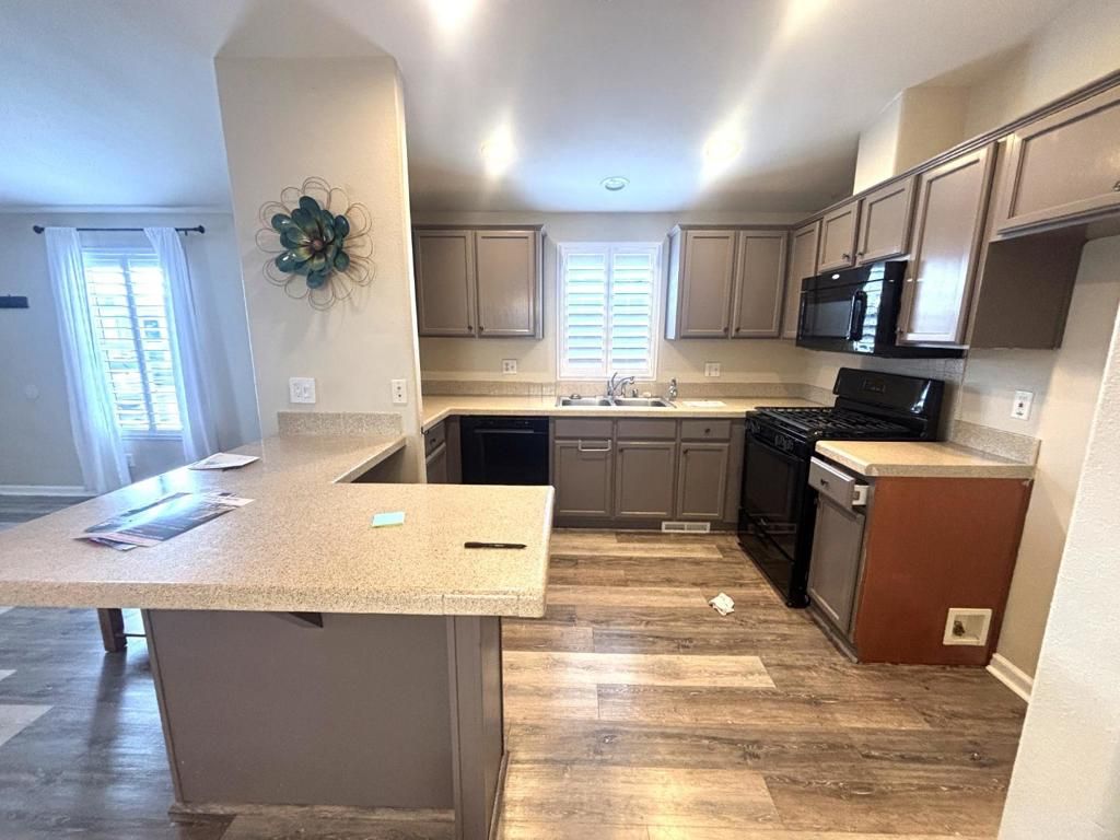 Image 6 of property listing at 290 Sunny Hills Drive, Rancho Cordova, CA 95670