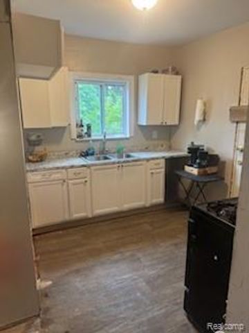 15798 Muirland Street, Detroit, MI 48238