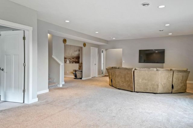 4329 Berry Hill Road, Cedar Falls, IA 50613
