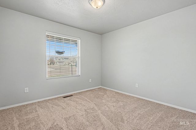 1603 W Tamarack Dr, Nampa, ID 83651