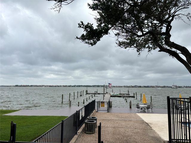 3535 Nasa Rd 1 Parkway 28, Seabrook, TX 77586