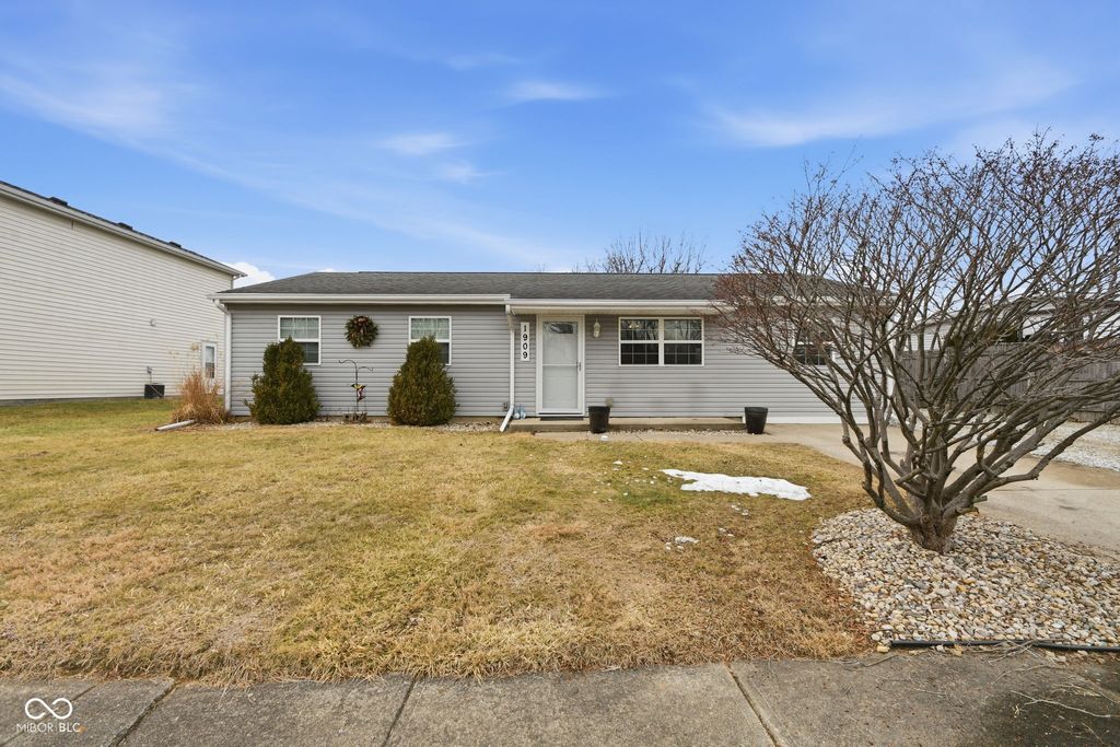 1909 E Balsam Court, Anderson, IN 46011