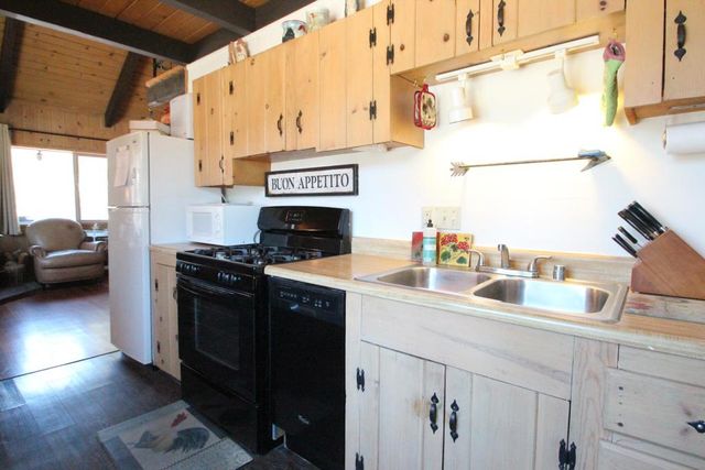 102 E Country Club Boulevard, Big Bear, CA 92314