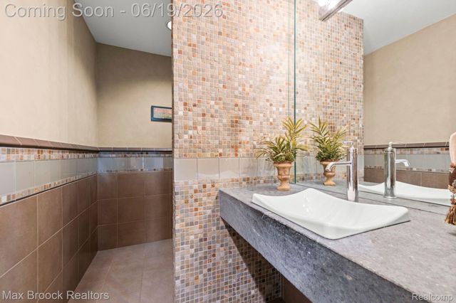 40360 Harmony Lane, Northville Township, MI 48167