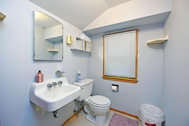 729 Rose Avenue E, Saint Paul, MN 55106