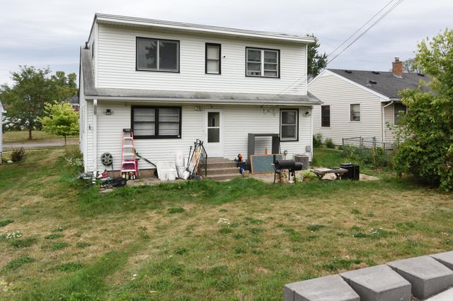 729 Rose Avenue E, Saint Paul, MN 55106
