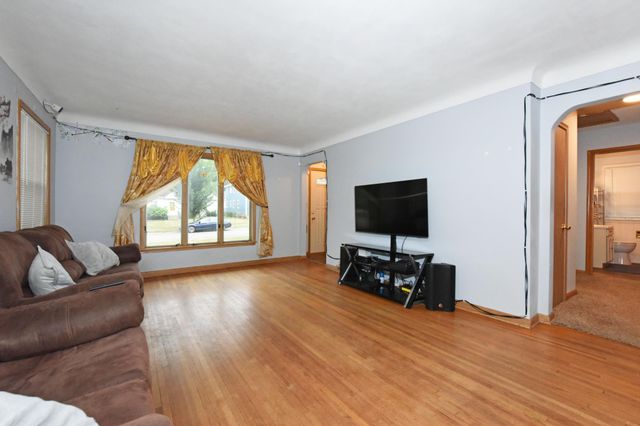 729 Rose Avenue E, Saint Paul, MN 55106
