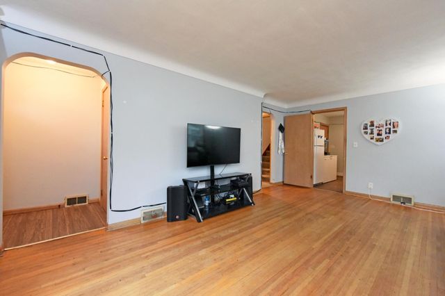 729 Rose Avenue E, Saint Paul, MN 55106