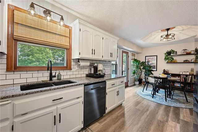 905 Oak Ridge, Kearney, MO 64060