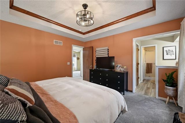 905 Oak Ridge, Kearney, MO 64060