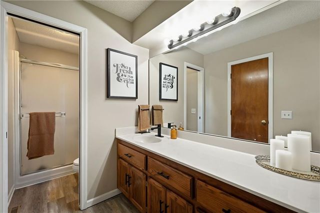 905 Oak Ridge, Kearney, MO 64060