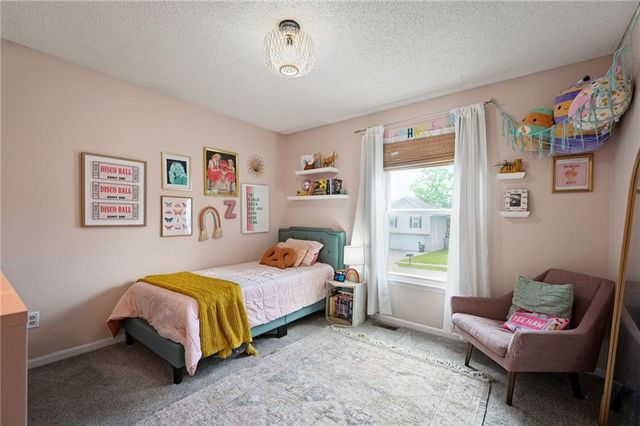 905 Oak Ridge, Kearney, MO 64060