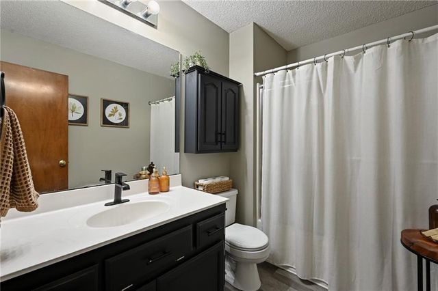 905 Oak Ridge, Kearney, MO 64060