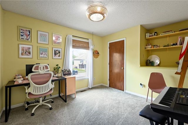 905 Oak Ridge, Kearney, MO 64060