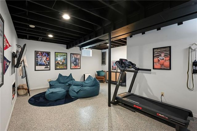 905 Oak Ridge, Kearney, MO 64060