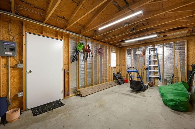 905 Oak Ridge, Kearney, MO 64060