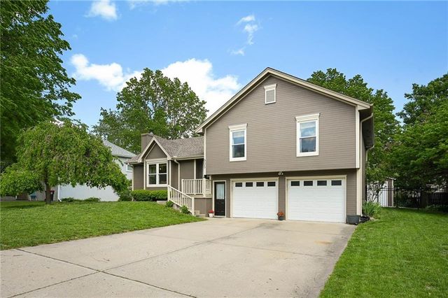 905 Oak Ridge, Kearney, MO 64060